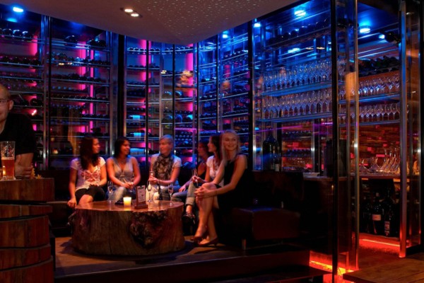 Indoor Bar im Café Josef Linz